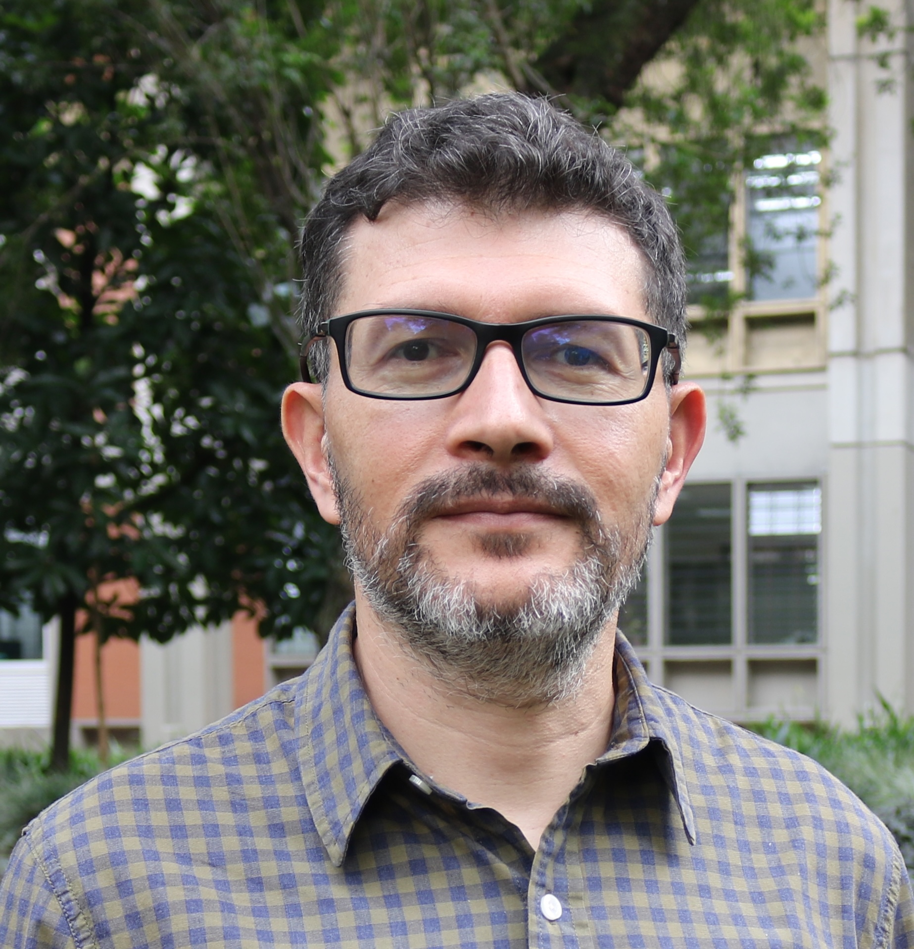 Julián Arias-Londoño